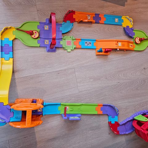 Vtech Toot-Toot Drivers bilbane + heis og ekstra biler