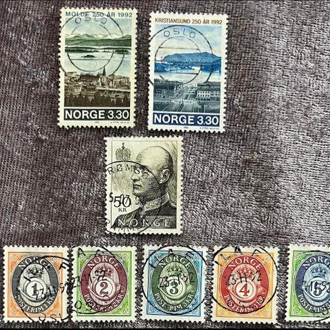 Pent stemplede frimerker fra Norge