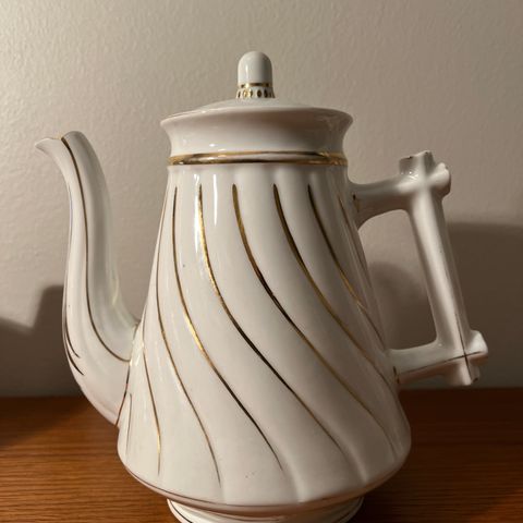 PP Porsgrunn porselen kaffe/te kanne med stavhank. Dekor 1361.
