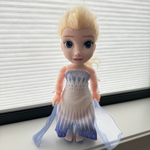 Elsa dukke som synger, inspirert fra Disneys Frost animasjonsfilmen