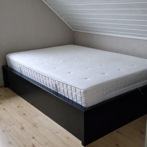 (Reservert) IKEA Malm seng med oppbevaring
