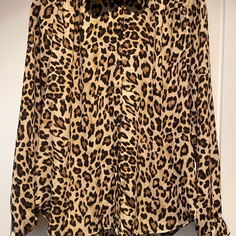 Bluse i Leopard mønster fra H&M