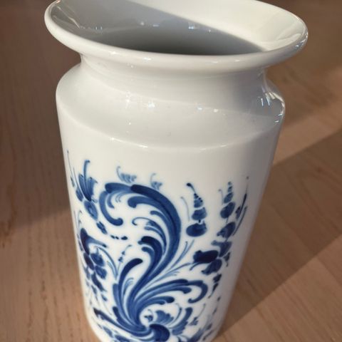 Nydelig Porsgrund porselen vase ca 22 cm høy