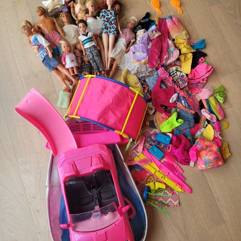 STOR Barbie pakke ( Barbieklær - bil - telt - basseng)