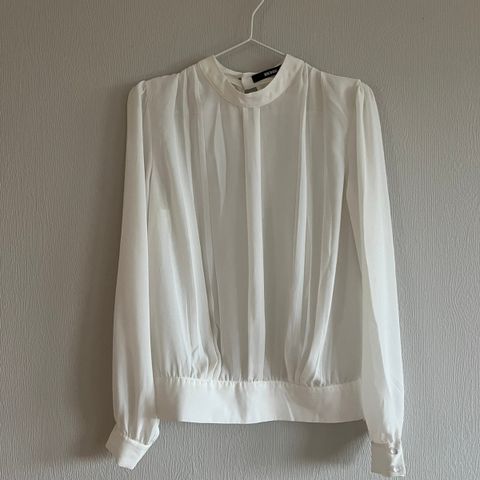 Hvit bluse fra BikBok