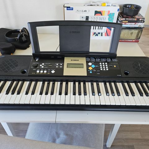 Yamaha YPT-220 keyboard
