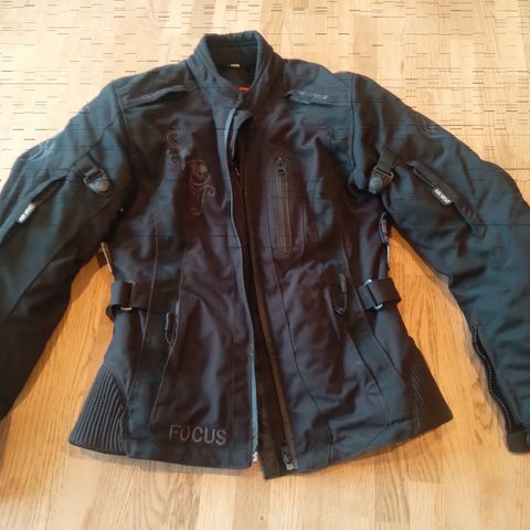 Bullfighter jakke str 34