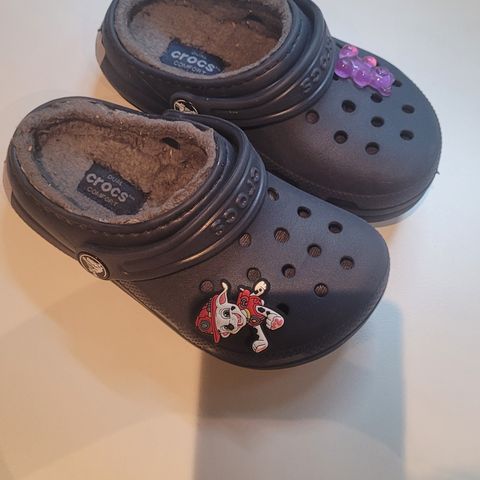 Crocs str 24 med fôr