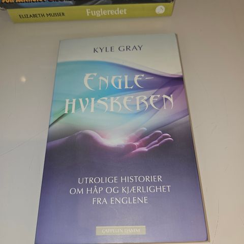Englehviskeren. Kyle Gray