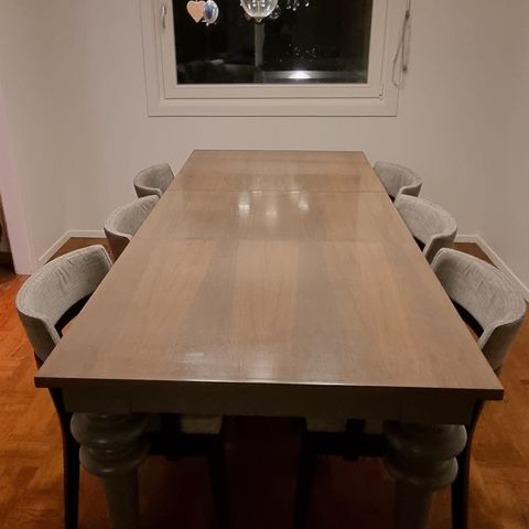Råflott spisebord (bare bordet, stoler medfølger ikke!)