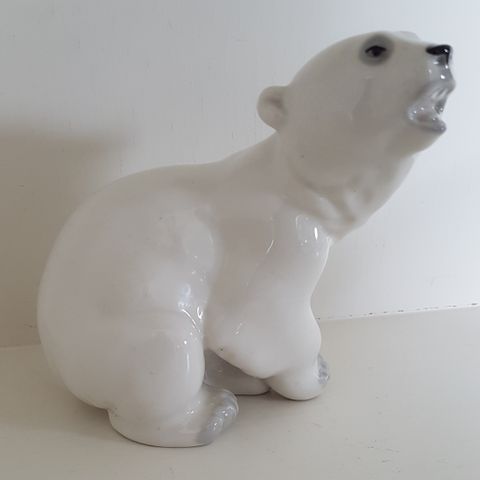 Isbjørn i porselen fra Lomonosov