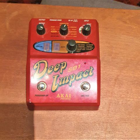 Akai Deep Impact SB1 Bassgitar- synthbassFX pedal