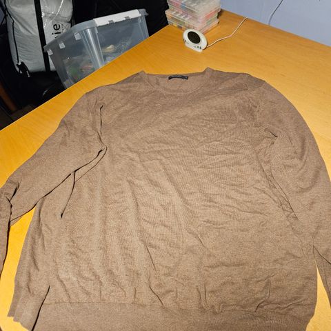 Brun genser fra dressmann