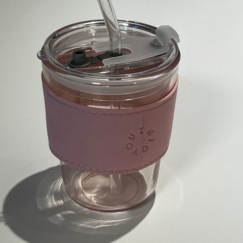 Helt ny kaffekopp med strå (rosa)