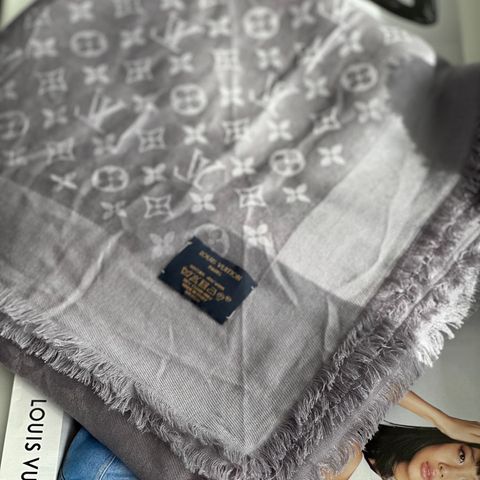Louis Vuitton silk/ull sjal