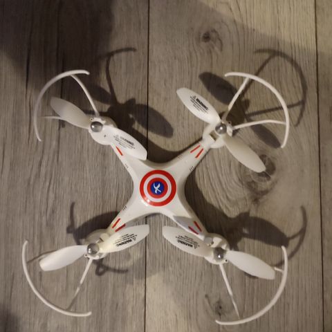 Liten hobby-drone selges