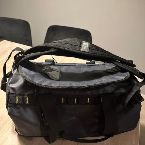 North face duffelbag XS