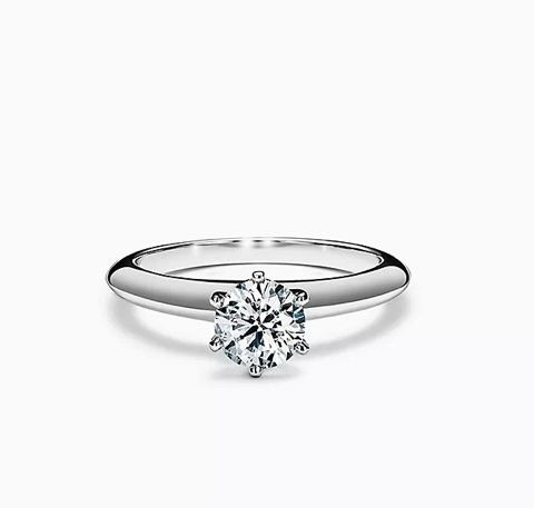 Tiffany & Co diamantring (verdi ca 150.000kr)