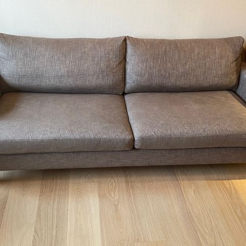 Hødnebø sofa og stol lite brukt, moderne stil, god kvalitet.