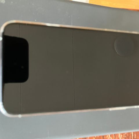 Hvit iPhone 11 Pro 64GB, 80% batterikapasitet - med Puro skinn