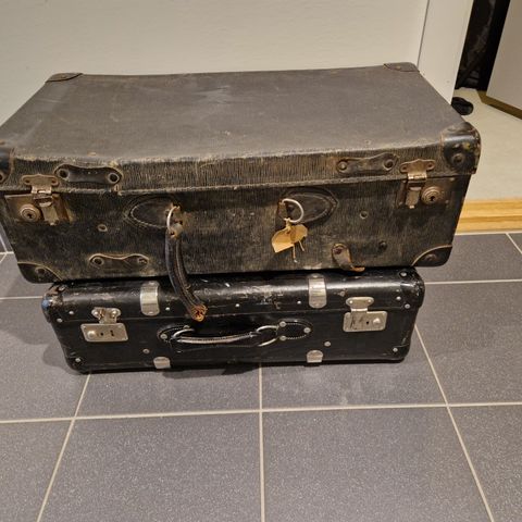 2 stk gamle kofferter