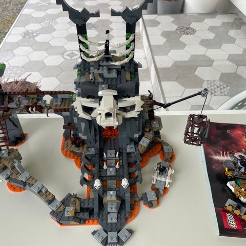 Lego ninjagoborg selges