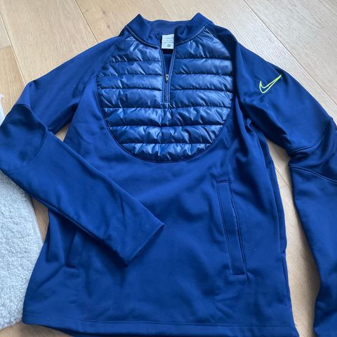 Ubrukt Nike Therma-FIT treningsgenser str xS