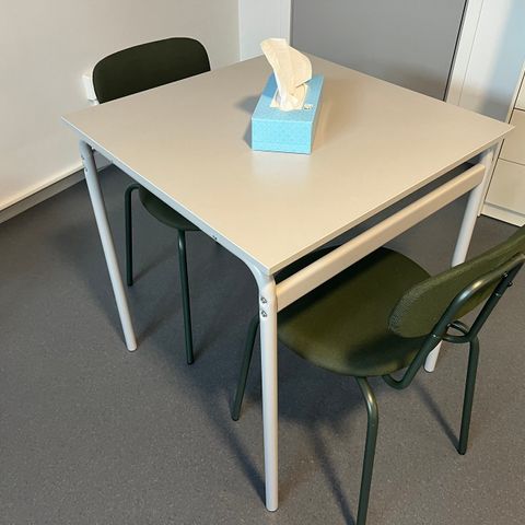 Spisebord & 2 stoler