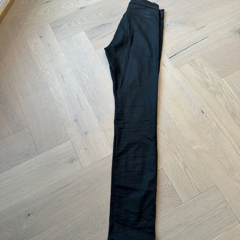 Filippa K Coated Jeans «skinnbukse»