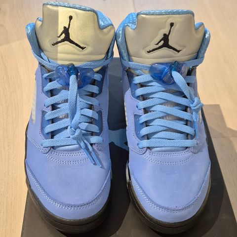 Nye Nike Air Jordan 5 Retro, "UNC", str 40,5