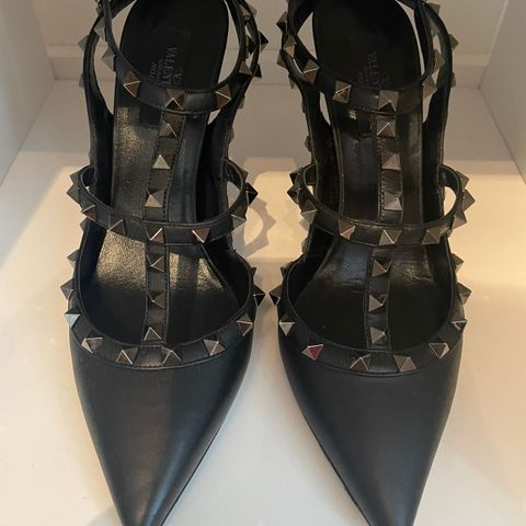 NY PRIS!! Tøffe Valentino Rockstud leather pumps