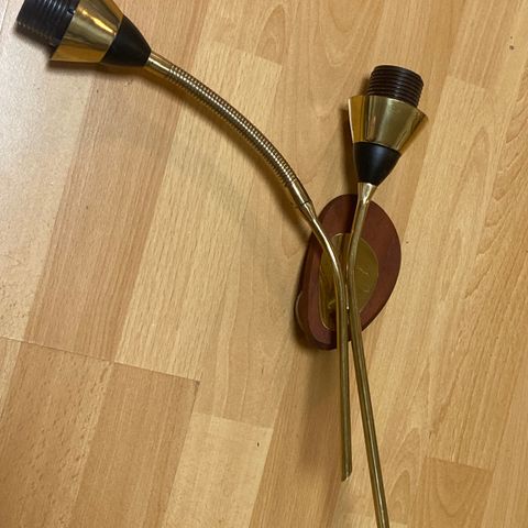 Vintage vegglampe. Messing, teak