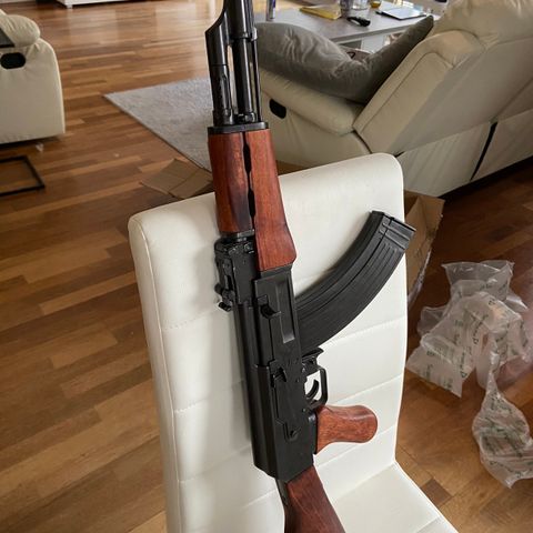 AK-47 Replica selges