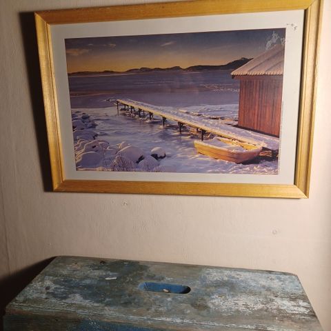 Bilde: Båthus,brygge,hav,vinterlandskap.