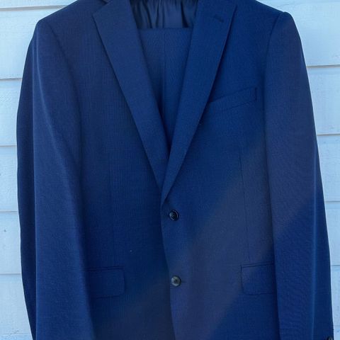 Nydelig blå Mario Conti dress i ull og silke selges kr. 900,-