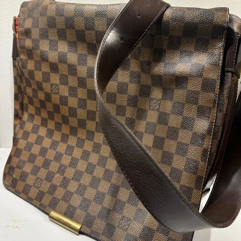 Louis Vuitton skulderveske selges