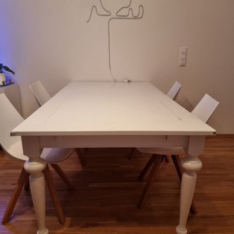 Spisebord med 2 klaffer