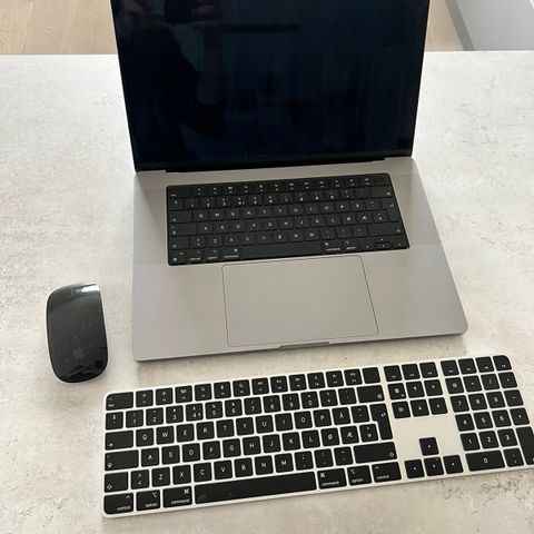 MacBook-pro-16-tommer-m1-max-1-tb-ssd-64-gb-minne-stellargra