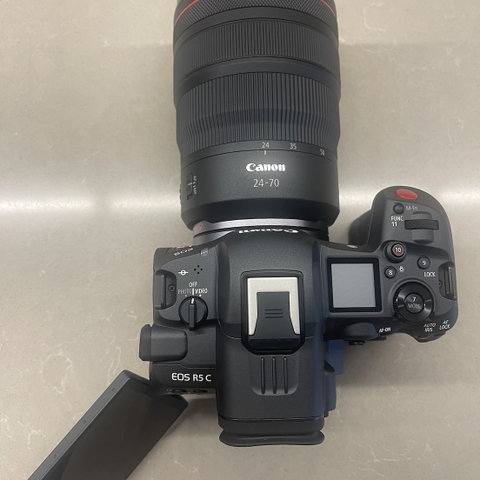 Canon EOS R5 C med Canon RF 24-70mm (linse) - Hybridkameraet som gjør alt