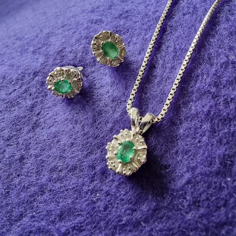 Smaragd smykke med diamanter
