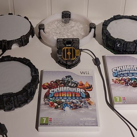 Skylanders spill (til Wii/WiiU) + portaler (Wii/WiiU/PS)