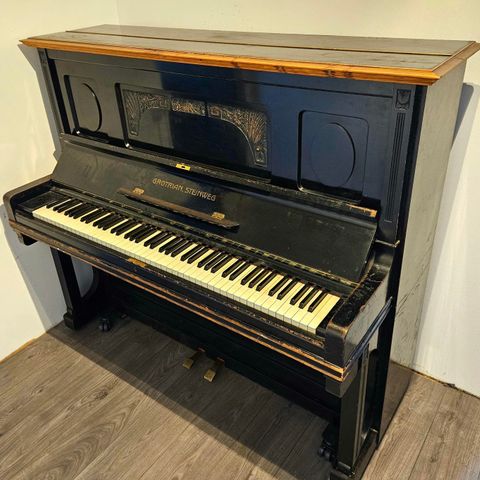 Grotrian Steinweg piano
