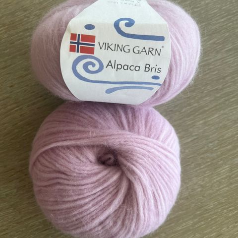 2 nøster Viking garn Alpaca Bris