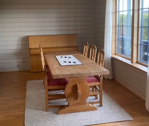 Krogenæs spisebord og 6 stoler