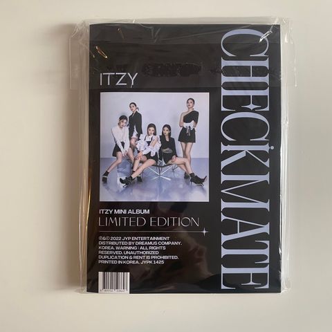 ITZY checkmate Limited Edition kpop album