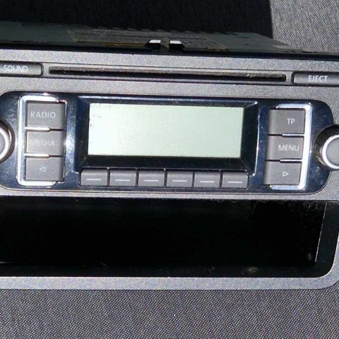 Panasonic bilstereo fra VW Golf 2008.