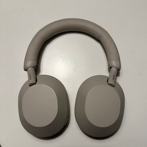 Sony headset WH-1000XM5 hvit