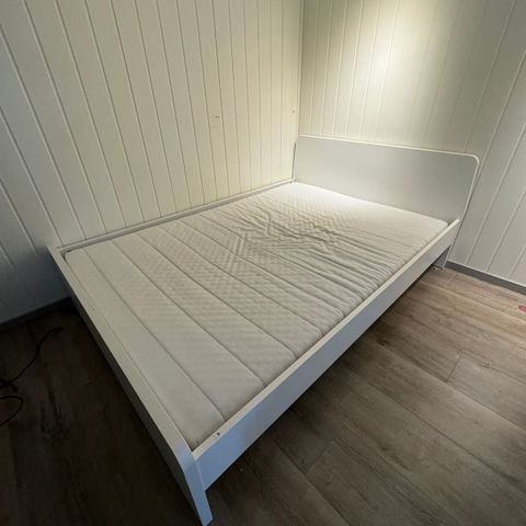 Ikea seng med madrass