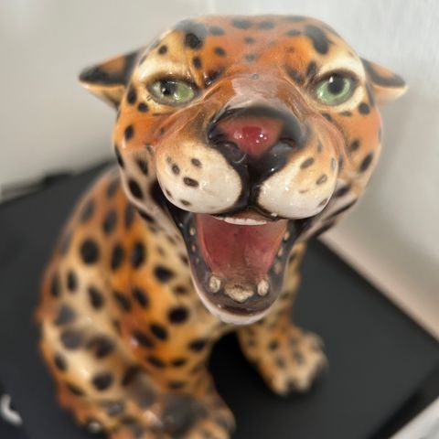 80-talls Porselen "Leopard Baby" Bassano Ca 15x25cm