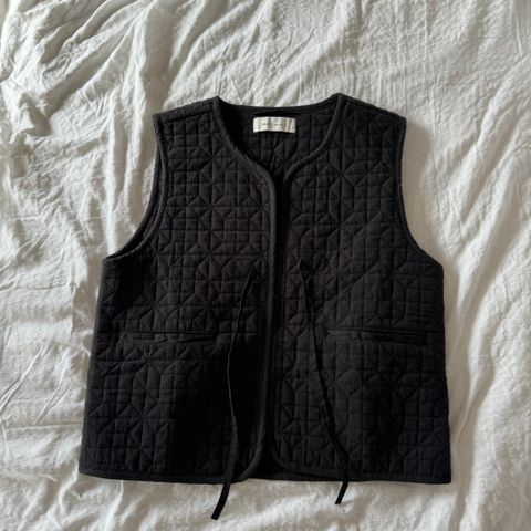 Skall Studio quiltet vest, str 36